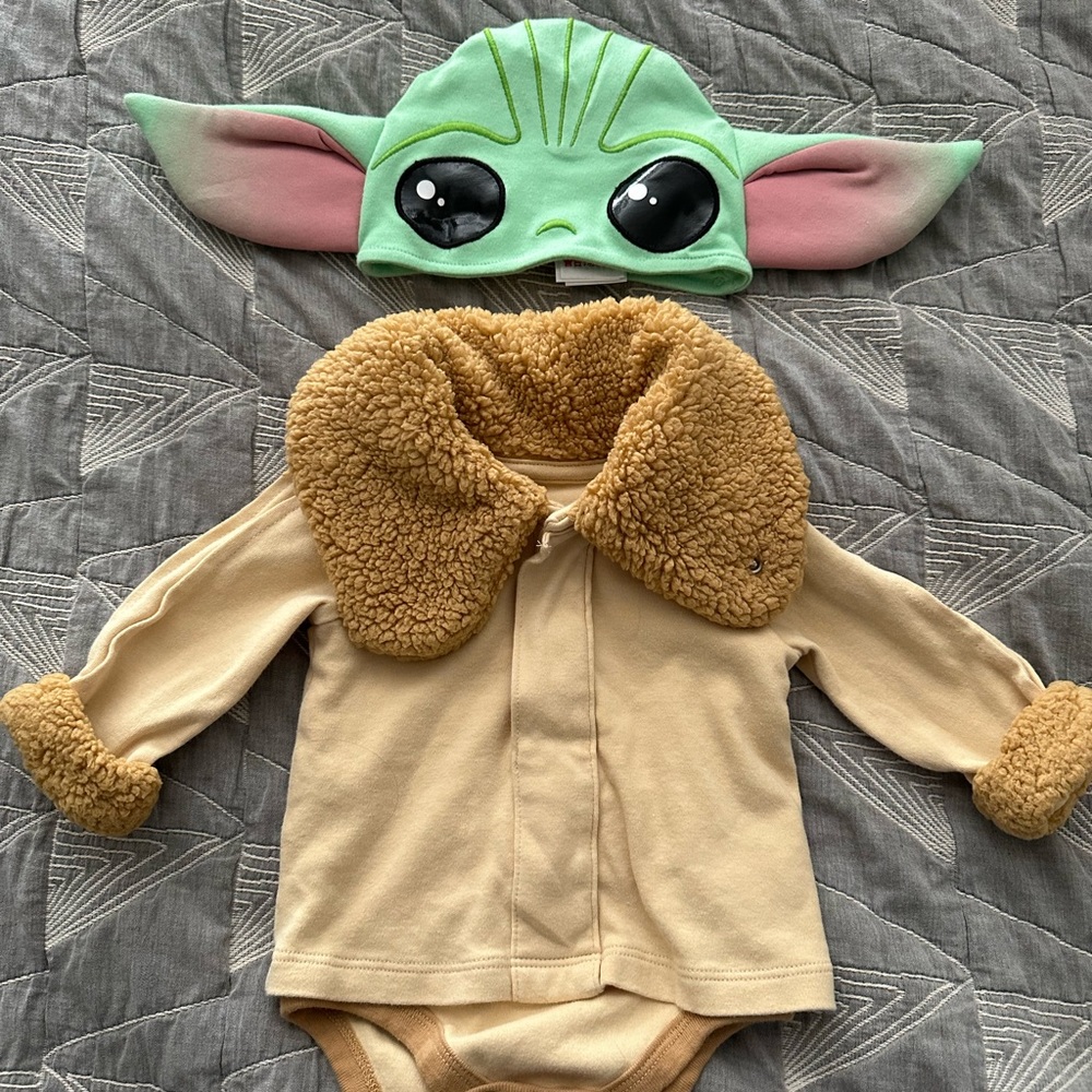 Baby Grogu Costume “Baby Yoda” 3-6 months. Purchased from Disney Store